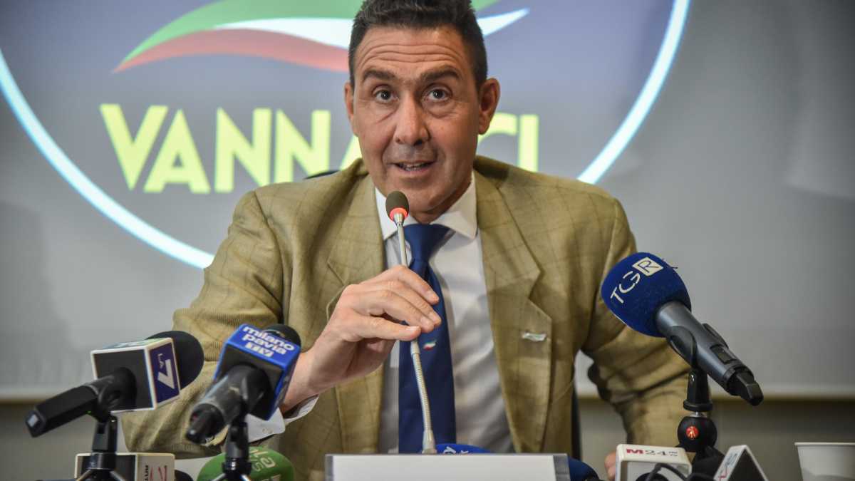 Immagine di Vannacci marcia su Roma (passando per la Sicilia) e aspetta Alemanno. Lo scouting di Ziello