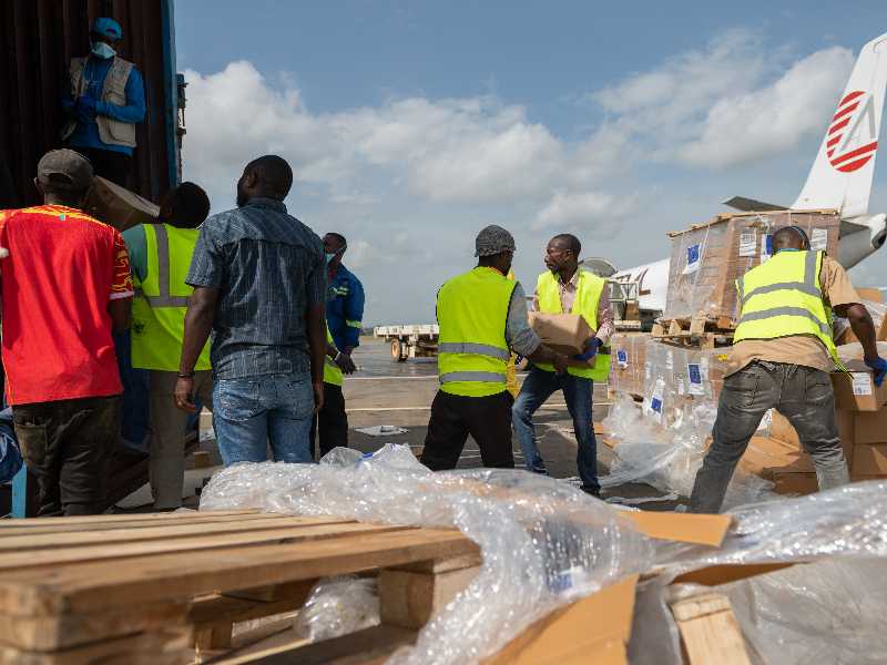 Forniture mediche e di emergenza da Ue e Unicef contro l'epidemia di Ebola in Congo (Foto LaPresse)