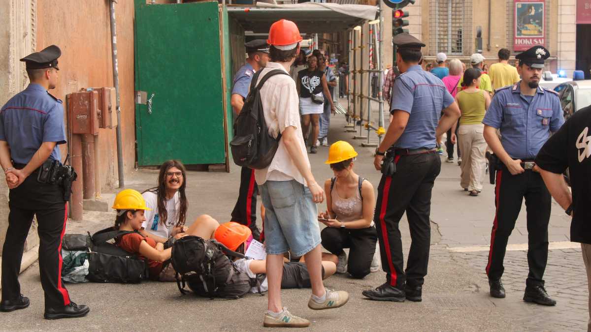 Immagine di Gli Extinction Rebellion sono sciagurati. Lo è anche l’uso della forza di fronte ad atti pacifici