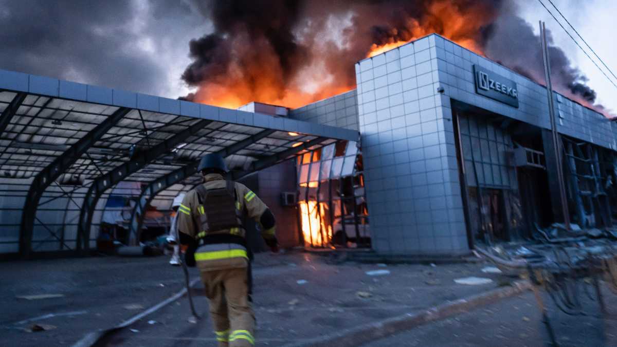 Immagine di Putin continua a bombardare Kyiv per compensare le sconfitte al fronte