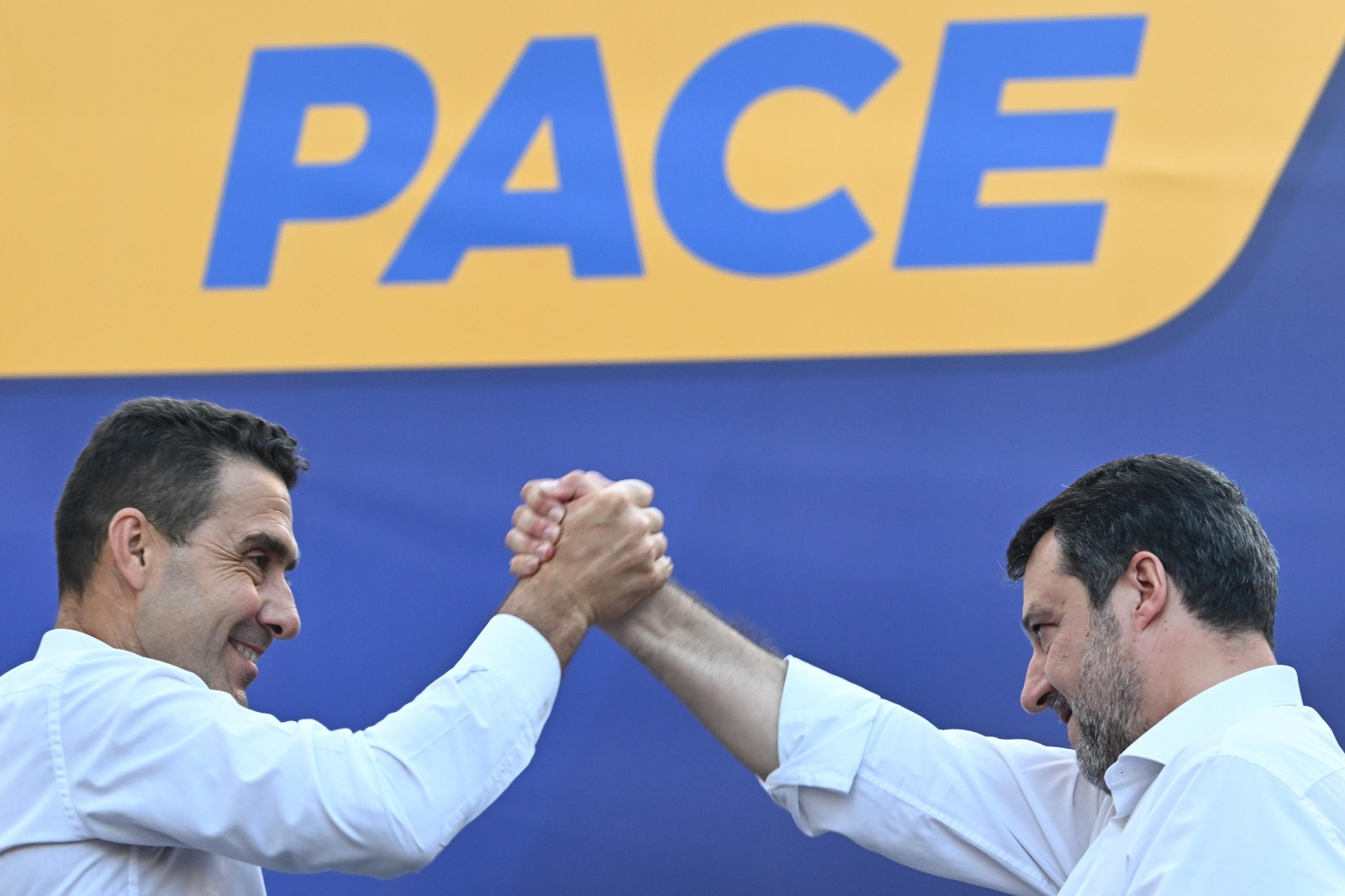 Salvini: "Vannacci in coalizione? Non chiudo le porte". Per 