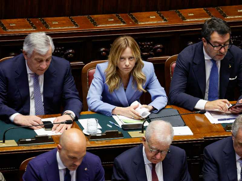 Il Colle delle preferenze. Meloni le vuole e la destra tratta: slitta il termine per gli emendamenti. “Il tabù al Quirinale si può rompere”