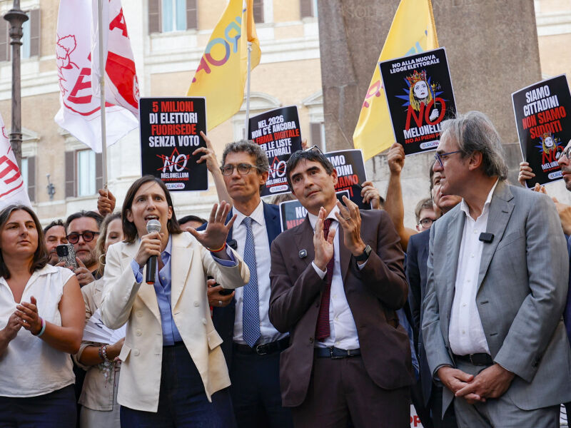 Divisi alla meta: il campo largo punta sul fallimento del Melonellum. Il monito di Gentiloni