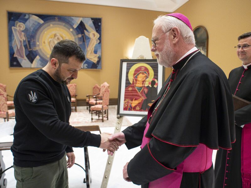 Tra droni e commemorazioni, il Vaticano ribadisce totale sostegno a Kyiv