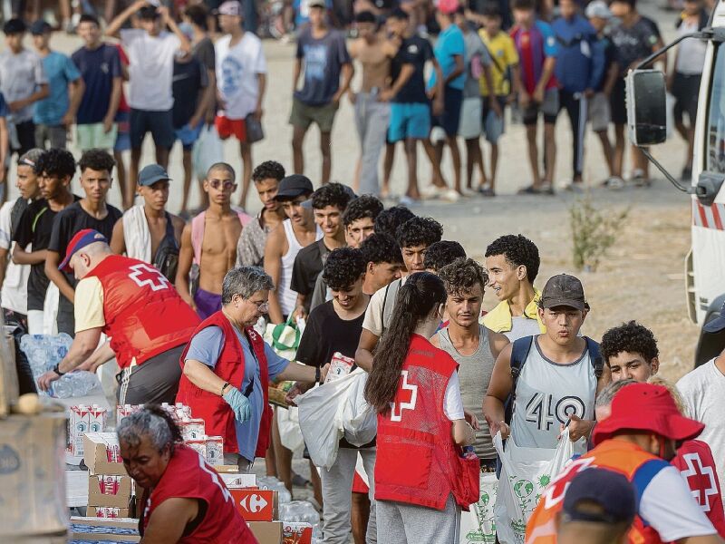 The Red Cross is distributing food to migrants who have arrived in Ceuta (Getty image)