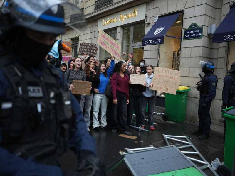 Come distinguere i virus dai vaccini quando si protesta per la casa e la scuola