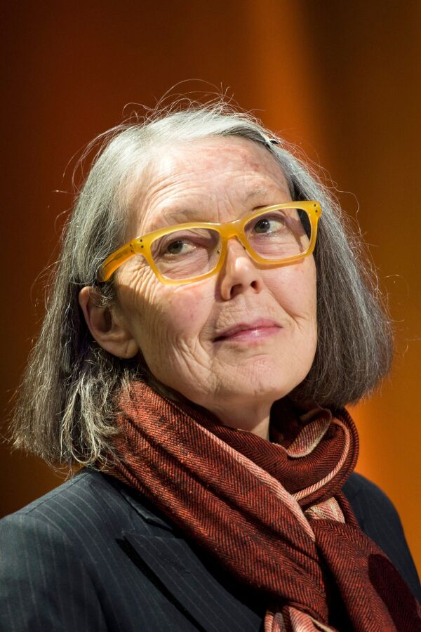 I versi difficili e selettivi di Anne Carson, premio Nobel per la Letteratura